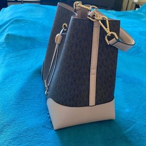 Michael Kors women purse